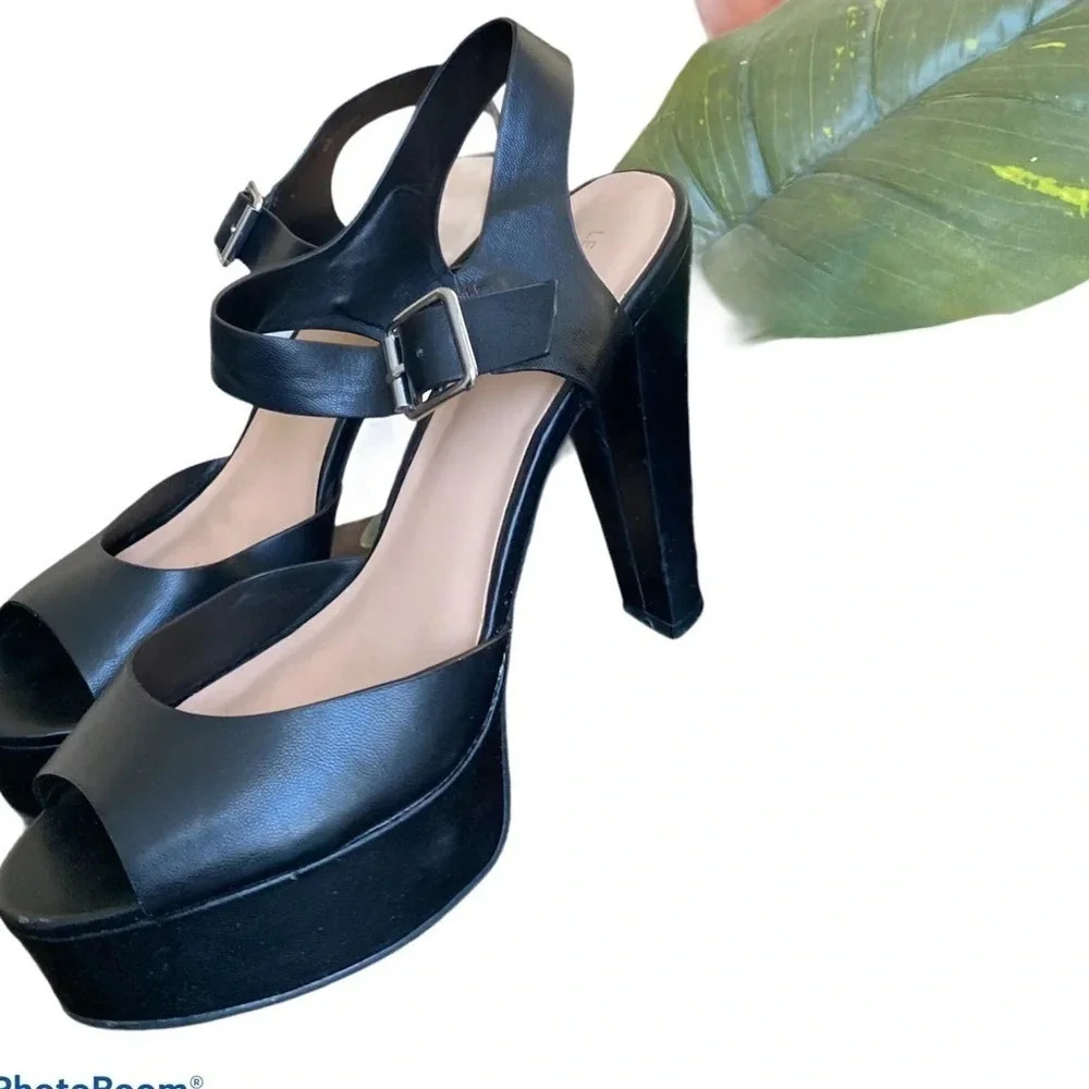 Le Chateau platform Sandals heels 10